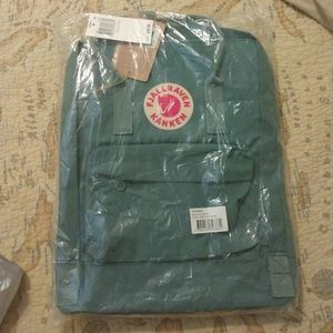 NWT Fjallraven Kanken Classic Frost Green 16 liter